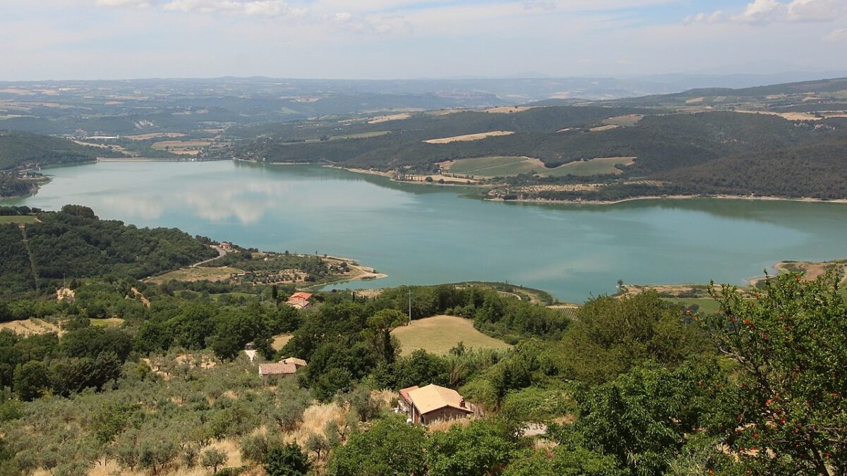 Umbria, uno splendido Borgo vista lago da scoprire subito!