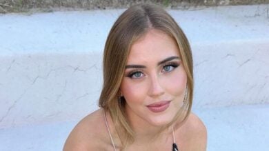 Valentina Ferragni très chic: l’abito con il maxi scollo è perfetto per lei (FOTO)