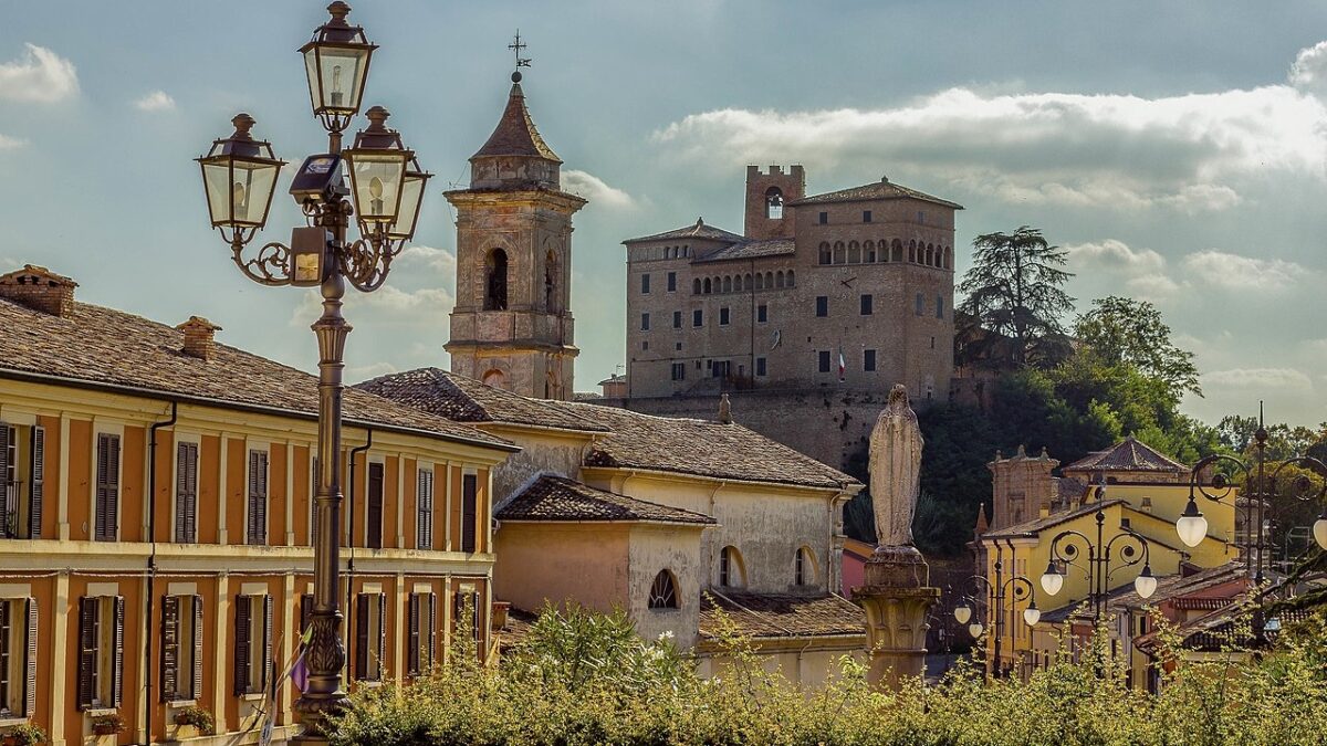 Un bellissimo Borgo tra le fertili colline della Valle del Rubicone ricco d’Arte, Storia e Cultura