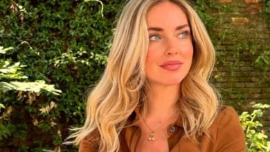 Chiara Ferragni apre uno store in Grecia con un perfetto Look Mannish (FOTO)