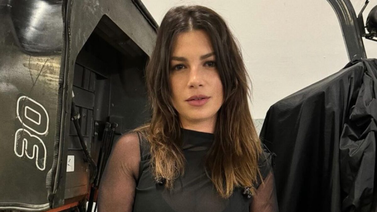 Emma al concerto di Tony Effe con il Look total black e trasparenze: super sexy!