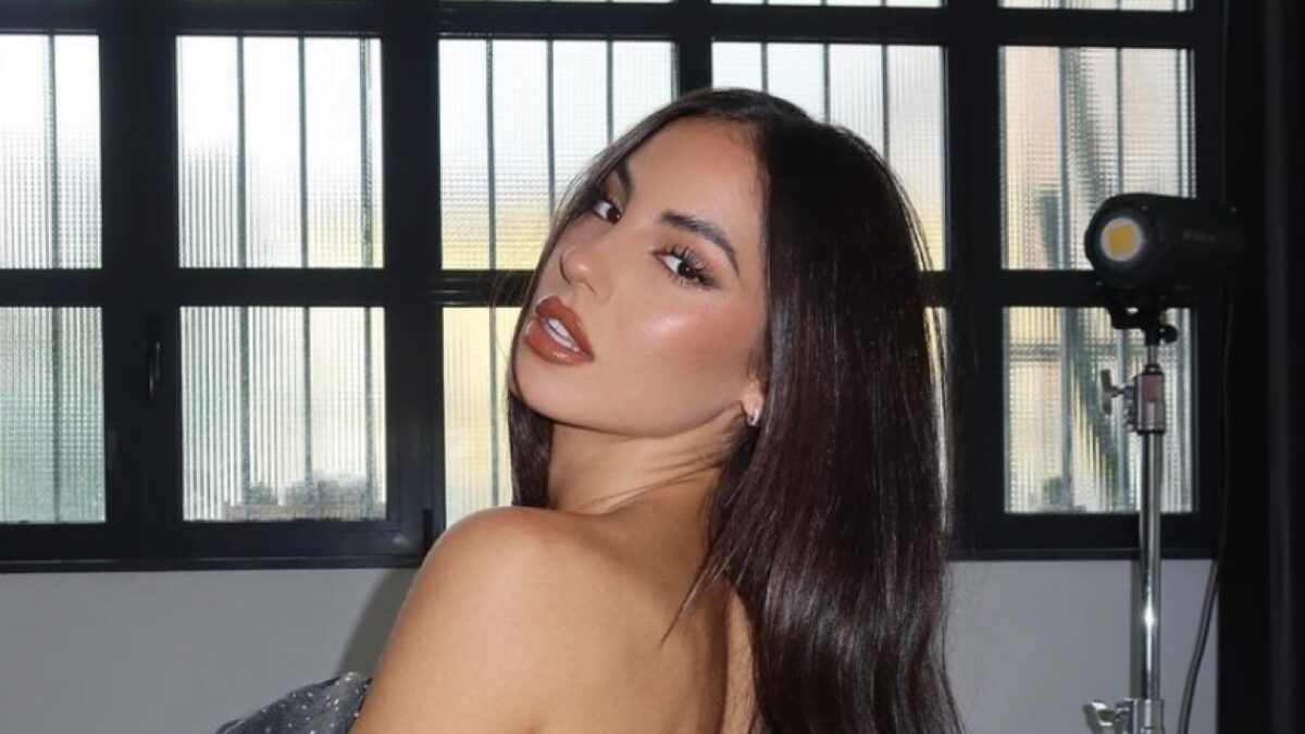 Giulia De Lellis, il completo in jeans sparkling diventa la nuova ossessione delle sue Fan