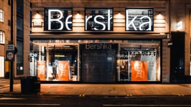 Il Bomber in similpelle di Bershka è il capo del momento!