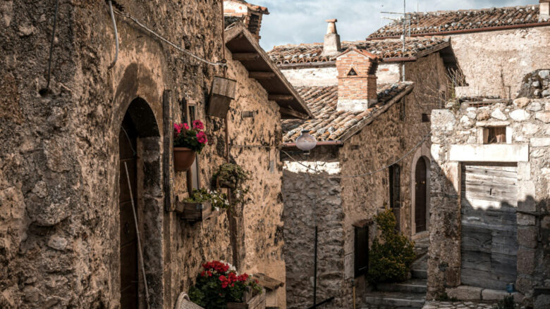 Si trova in Abruzzo ed è uno dei Borghi più belli d’Italia