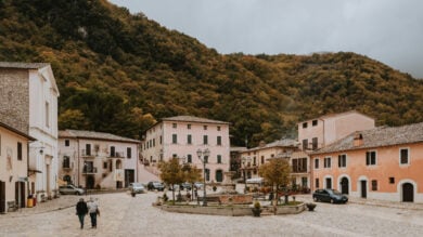 Si trova a pochi chilometri da Roma ed è un borgo ricco di meravigliose attrazioni