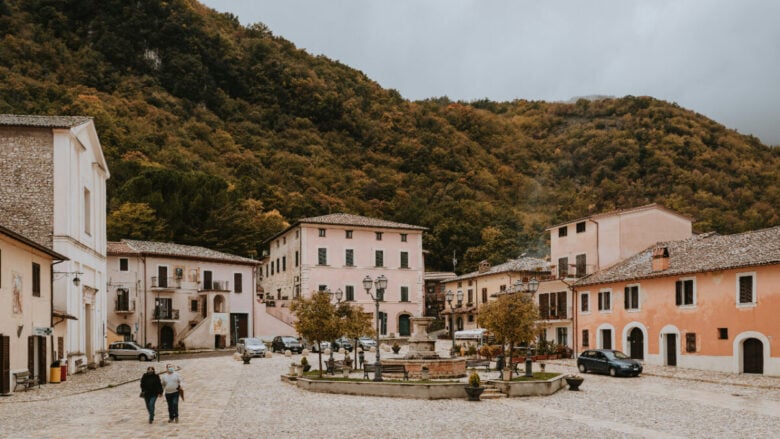 Si trova a pochi chilometri da Roma ed è un borgo ricco di meravigliose attrazioni