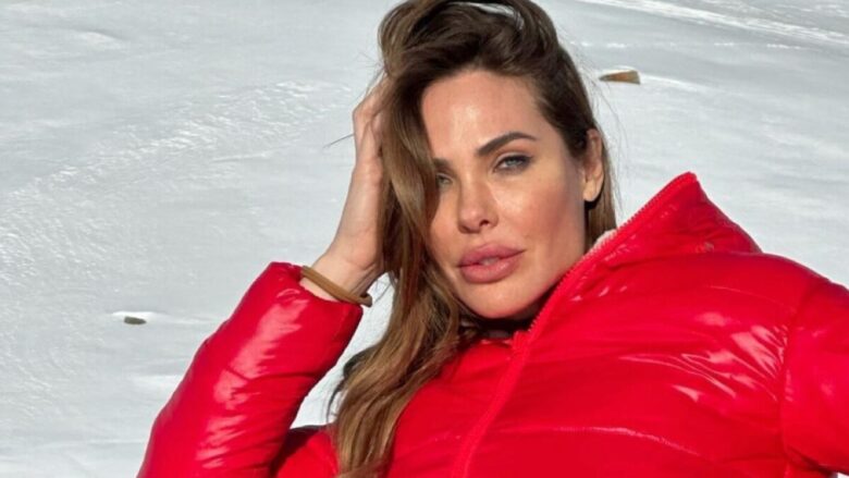 Ilary Blasi con il Teacher Look per il suo ritorno sul piccolo schermo (FOTO)