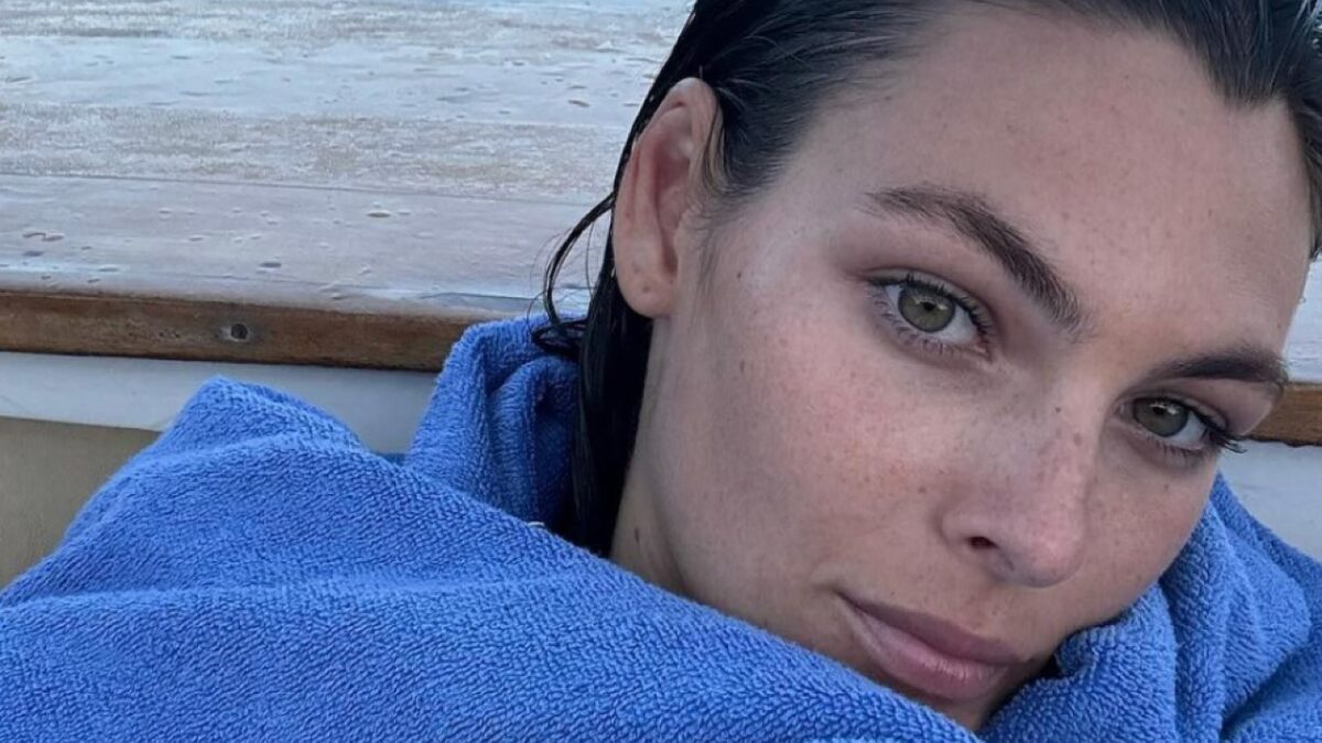 Vittoria Ceretti, il Mini-Dress con inserto in pelliccia è favoloso (FOTO)