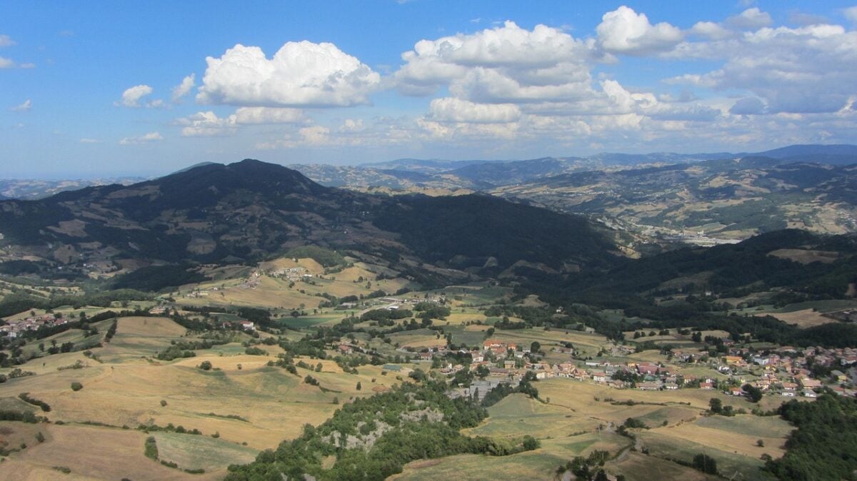 Un piccolo borgo antico dell’Emilia-Romagna che offre panorami mozzafiato