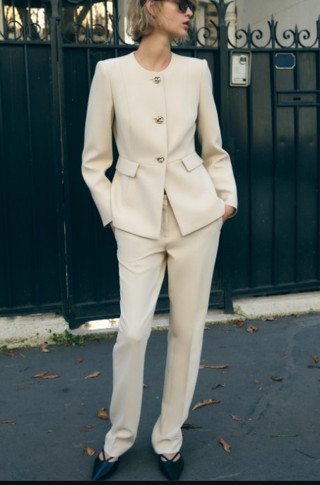 Chic e minimal: il Tailleur firmato Zara da avere assolutamente nell’armadio!