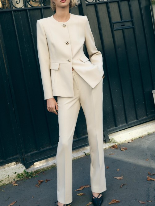 Chic e minimal: il Tailleur firmato Zara da avere assolutamente nell’armadio!