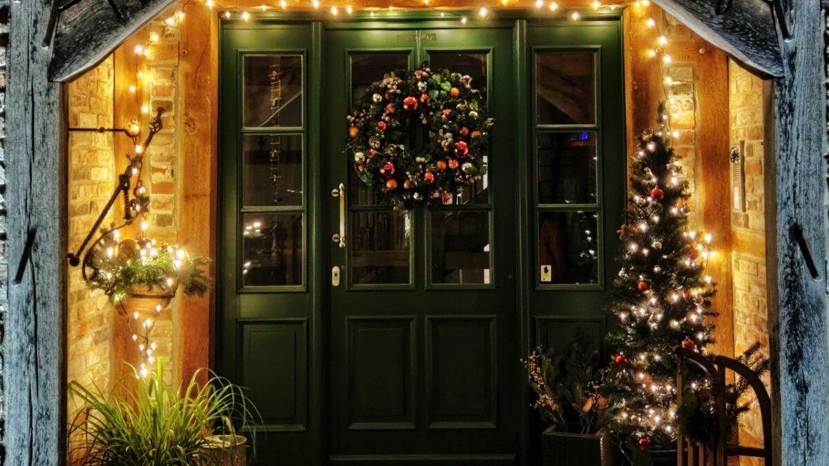 Come decorare la porta d’ingresso di Casa per Natale: 6 idee Fai da Te assolutamente originali