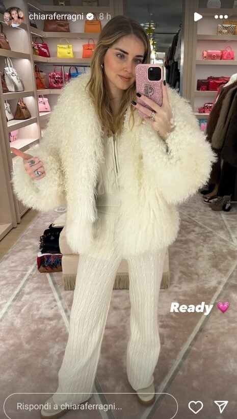 Chiara Ferragni, ‘regina delle nevi’ con il look total white per la montagna: che chic!