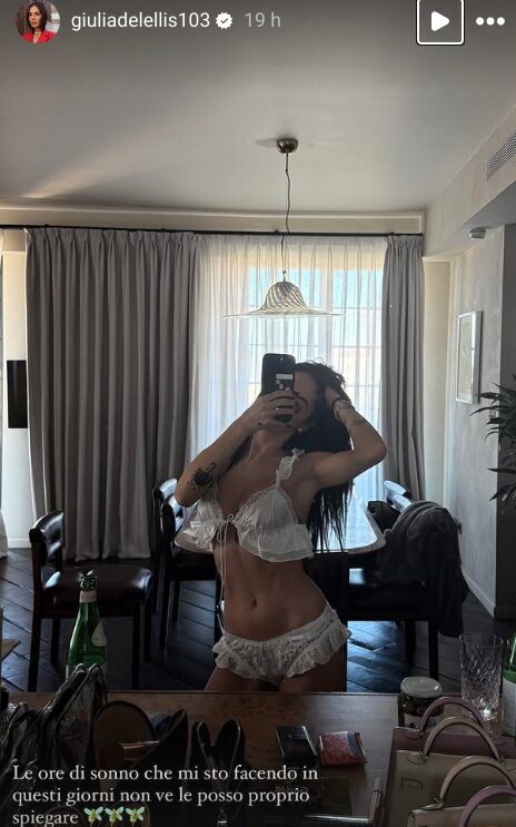 Giulia De Lellis, super sexy con la lingerie bianca in pizzo FOTO