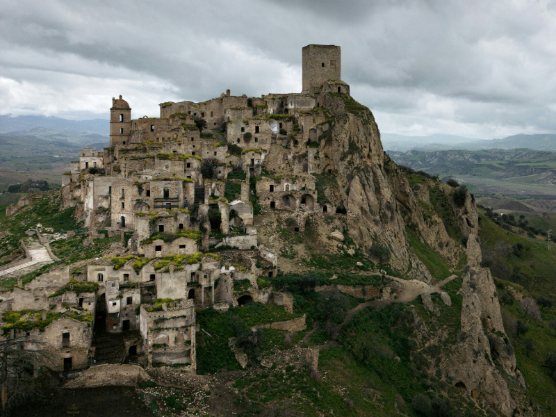 Questo borgo fantasma della Basilicata vi lascerà a bocca aperta