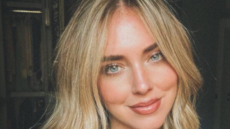 Chiara Ferragni il Look per il concerto è con la maglia oversize glitter (FOTO)