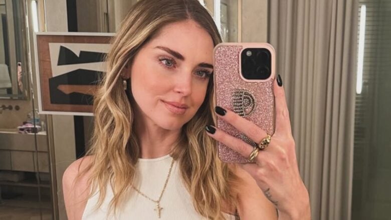 Chiara Ferragni sfoggia il Giacchetto vintage con le toppe, che stile