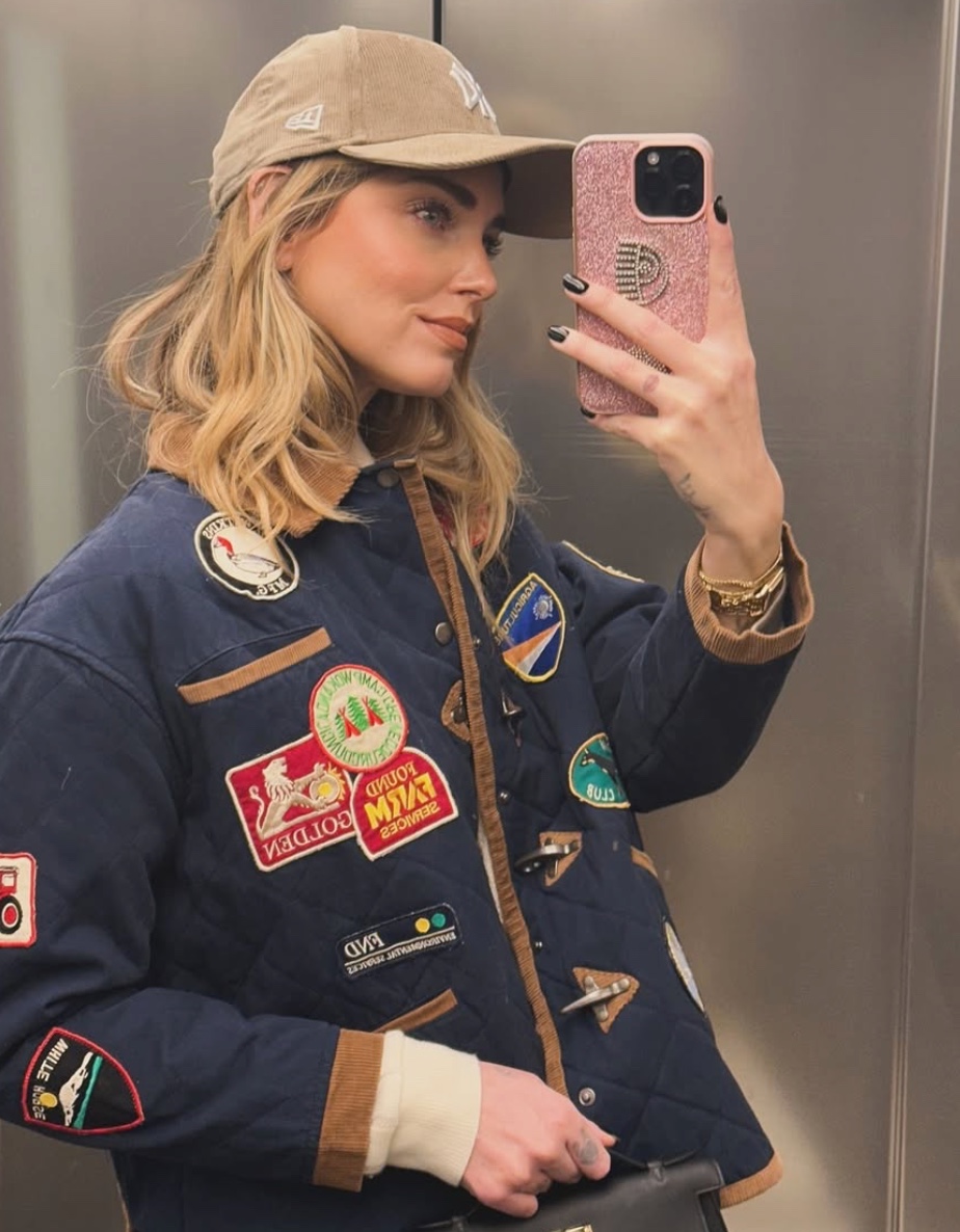 Chiara Ferragni sfoggia il Giacchetto vintage con le toppe, che stile