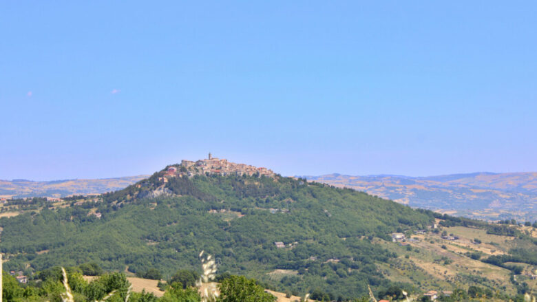 Come il suo omonimo Laziale, questo splendido Borgo della Basilicata è un luogo che lascia senza fiato!