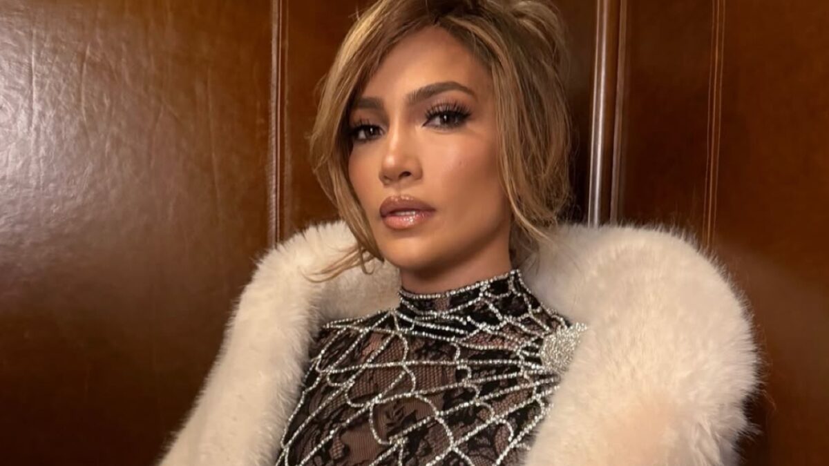 Jennifer Lopez è una donna ragno con questo Look… Sopra le righe!