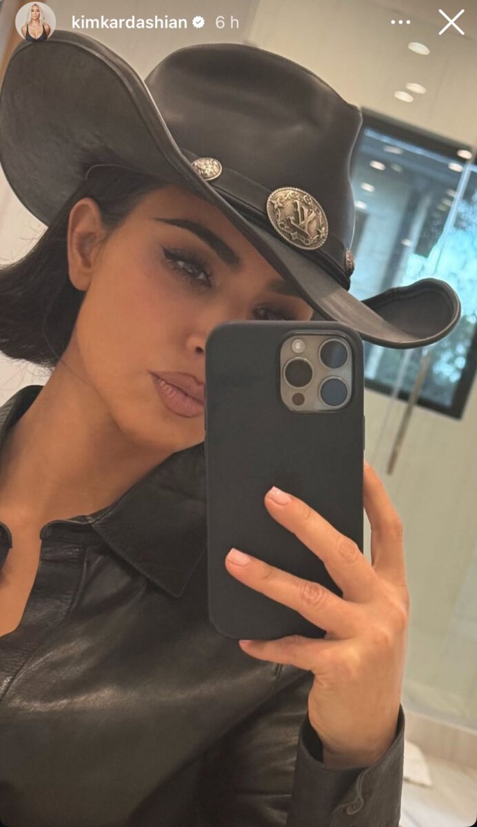 Kim Kardashian è una sexy Cowgirl con questo Look (FOTO)