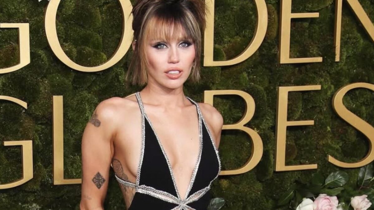 Miley Cyrus porta alla ribalta l’abito in seta ai Golden Globes 2025