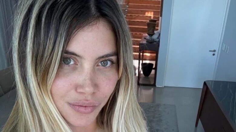 Wanda Nara sfoggia un costume intero molto particolare: ecco perché