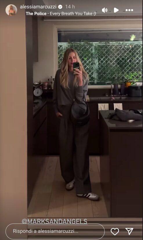 Alessia Marcuzzi, ‘shades of grey’ per il look casual&chic del weekend: guarda qui!