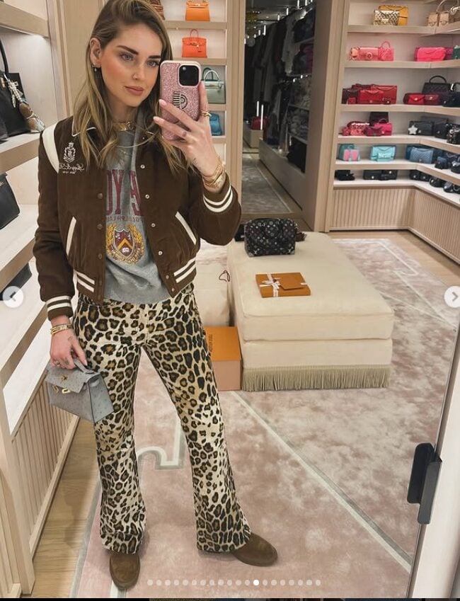 I pantaloni leopardati di Chiara Ferragni li devi comprare subito se anche tu vuoi restare al passo con le ultime tendenze!