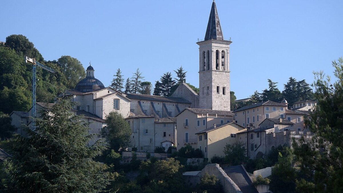 Con il suo Borgo e lo splendido Duomo, questa cittadina umbra attira migliaia di turisti…