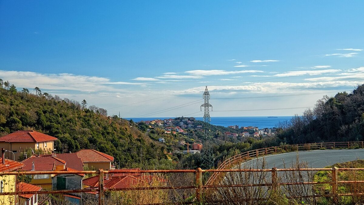 È tra i Borghi più belli d’Italia, una perla Ligure sulla Costa di Ponente