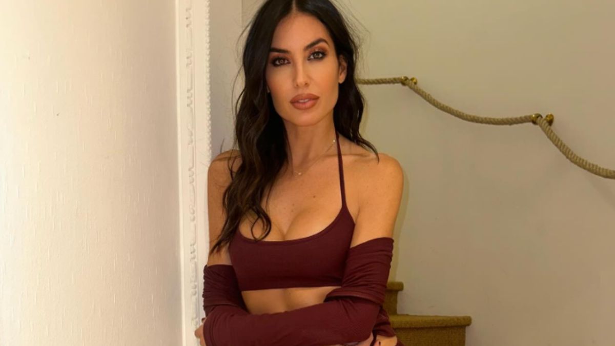 Elisabetta Gregoraci, anche in viaggio non rinuncia allo stile più glamour: guarda qui il suo Look!