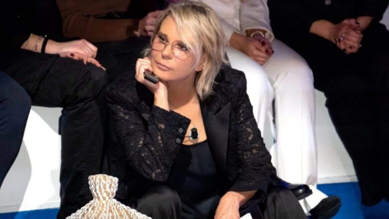 Maria De Filippi, che eleganza con il Blazer griffato (FOTO) 