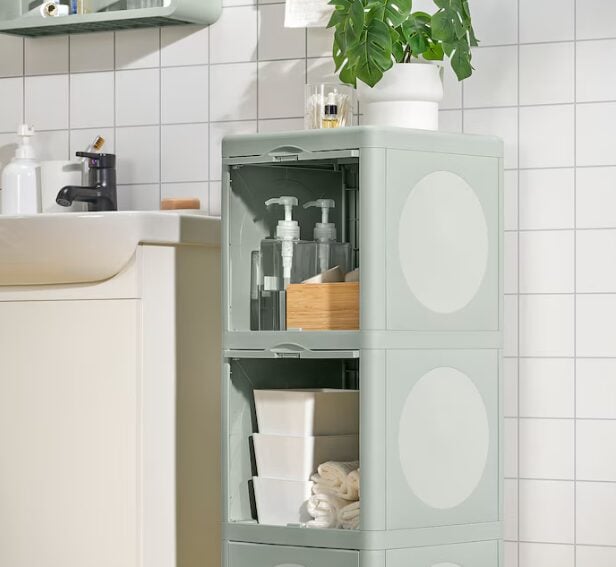 Mobile e specchio, il set perfetto per arredare bagni piccoli è firmato IKEA