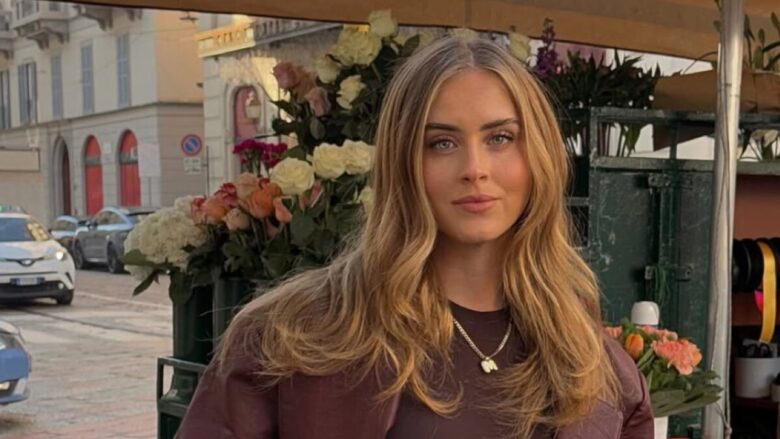 Valentina Ferragni, Burgundy che passione: il Look è da dieci e lode