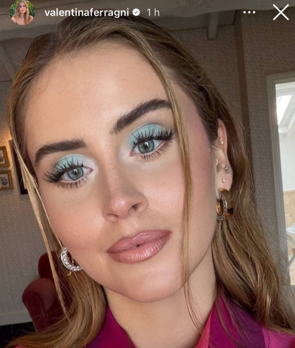 Valentina Ferragni con l’ombretto azzurro, torna la moda make-up che ha ossessionato intere generazioni