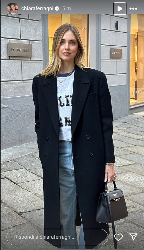 Chiara Ferragni, felpa, jeans e maxi cappotto: il Look casual-chic da sfoggiare tutti i giorni!