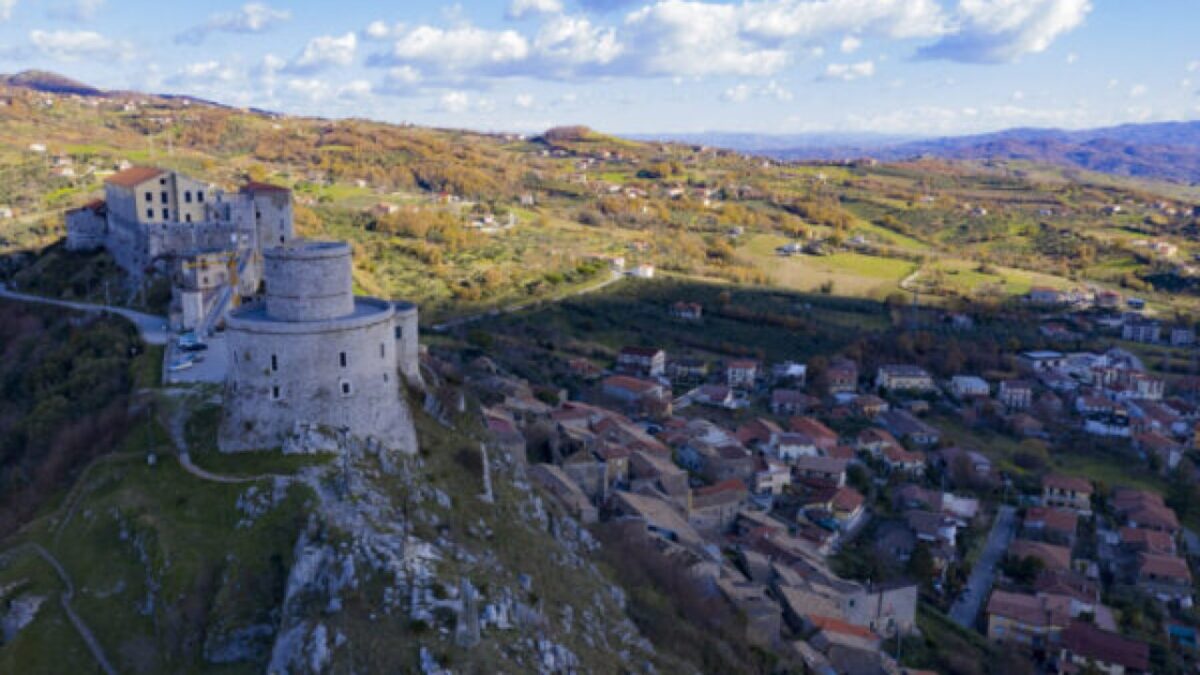 Un Borgo da fiaba nel cuore del Sannio, il suo imponente Castello vi lascerà senza fiato!