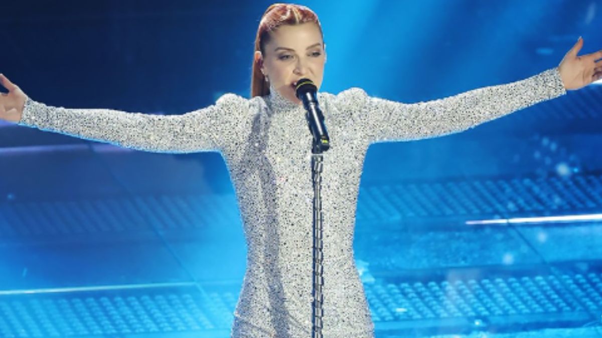 Sanremo 2025, Noemi brilla per la finalissima con un abito di cristalli firmato Patou