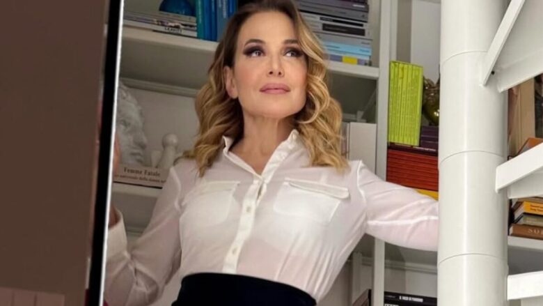 Barbara d’Urso tra velluto e pizzo, con questo Look è super sexy!