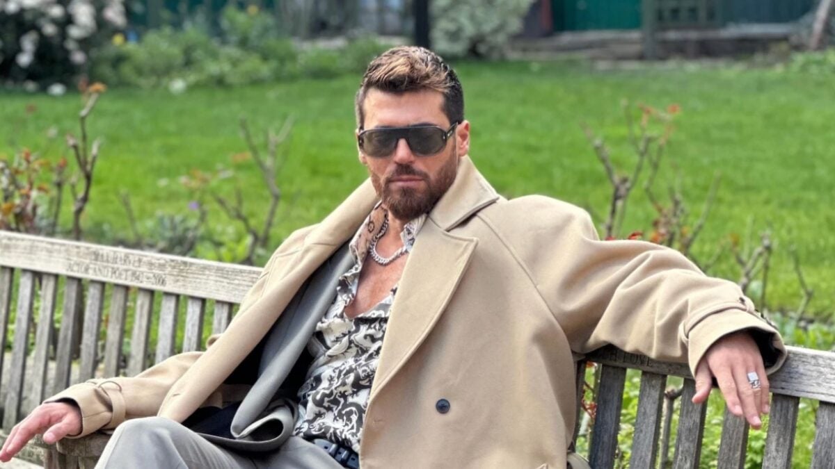 Can Yaman conquista Milano con questo look très chic!