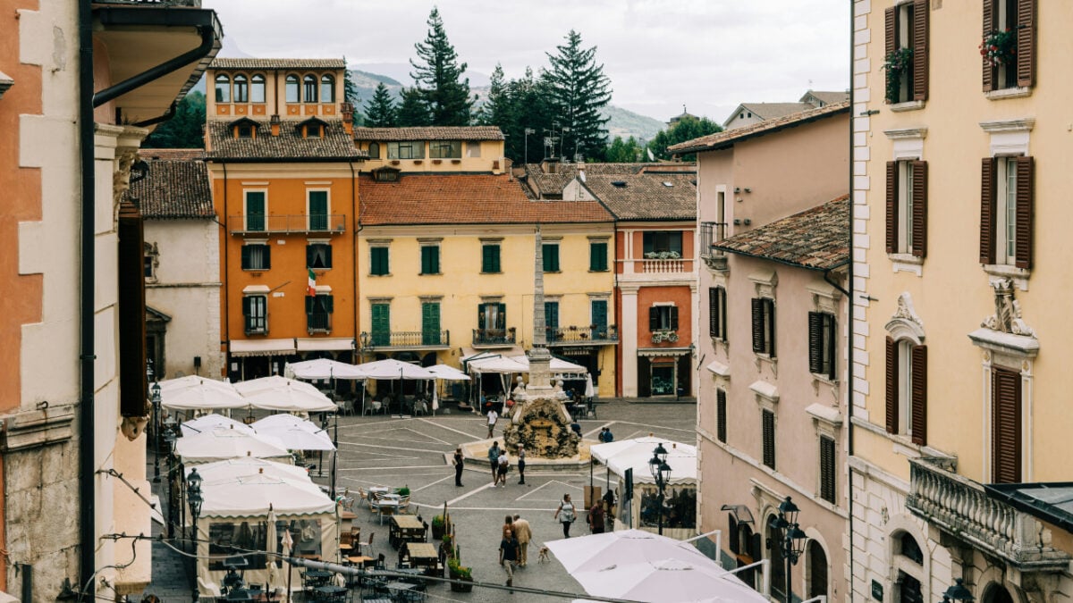 Vicino l’Aquila si trova un bellissimo borgo dal fascino senza tempo