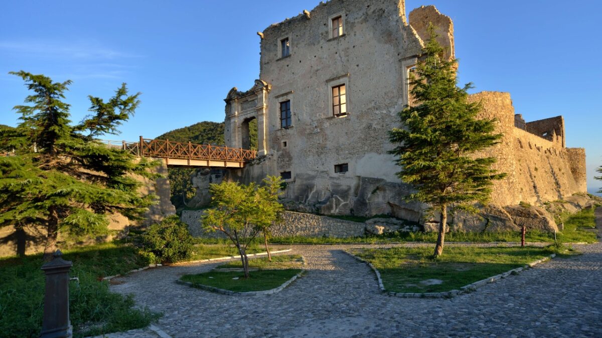 Ecco uno splendido Borgo sulla Costa Tirrenica pronto a rapirti il cuore…