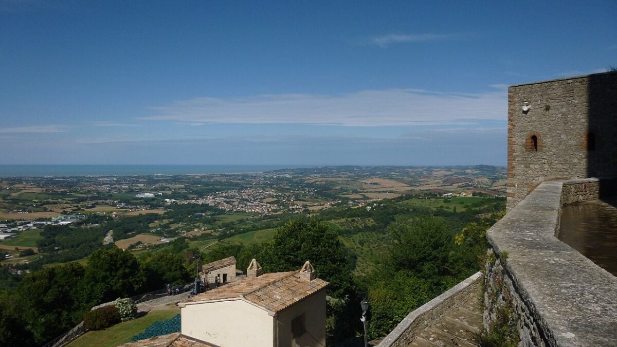 Un Borgo avvolto nella leggenda, qui potreste visitare la misteriosa Rocca degli eterni amanti…