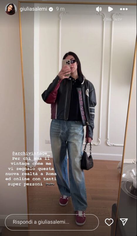 Giulia Salemi sfoggia il perfetto Look primaverile da tutti i giorni: bomber jacket, jeans baggy e sneakers!