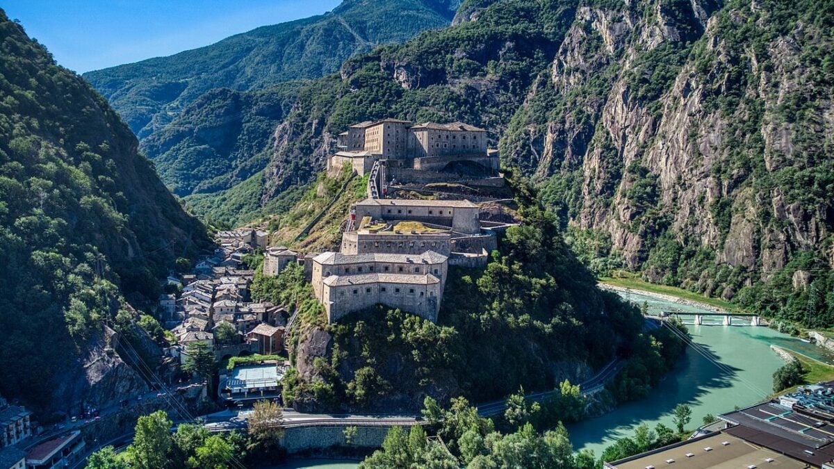 Conta poco più di 100 abitanti questo meraviglioso Borgo della Valle d’Aosta, un vero gioiello!