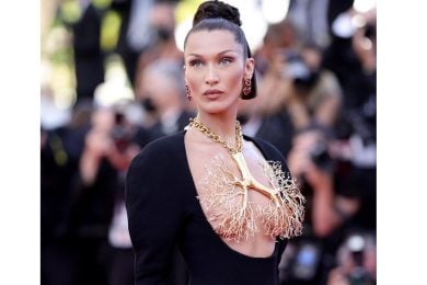 Bella Hadid in Schiaparelli Couture incanta il Festival di Cannes